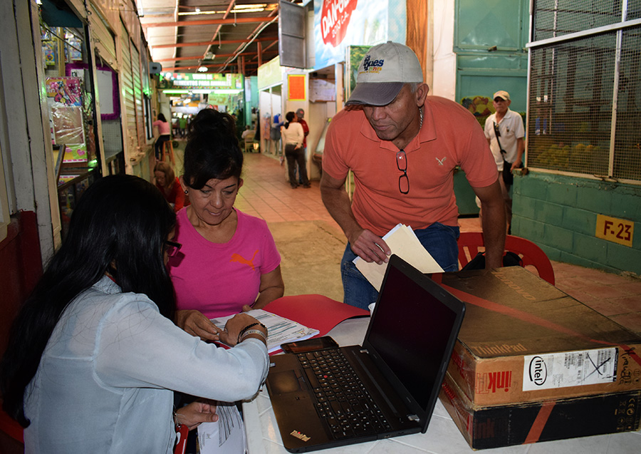 Otorgarán licencia a concesionarios del Mercado Municipal