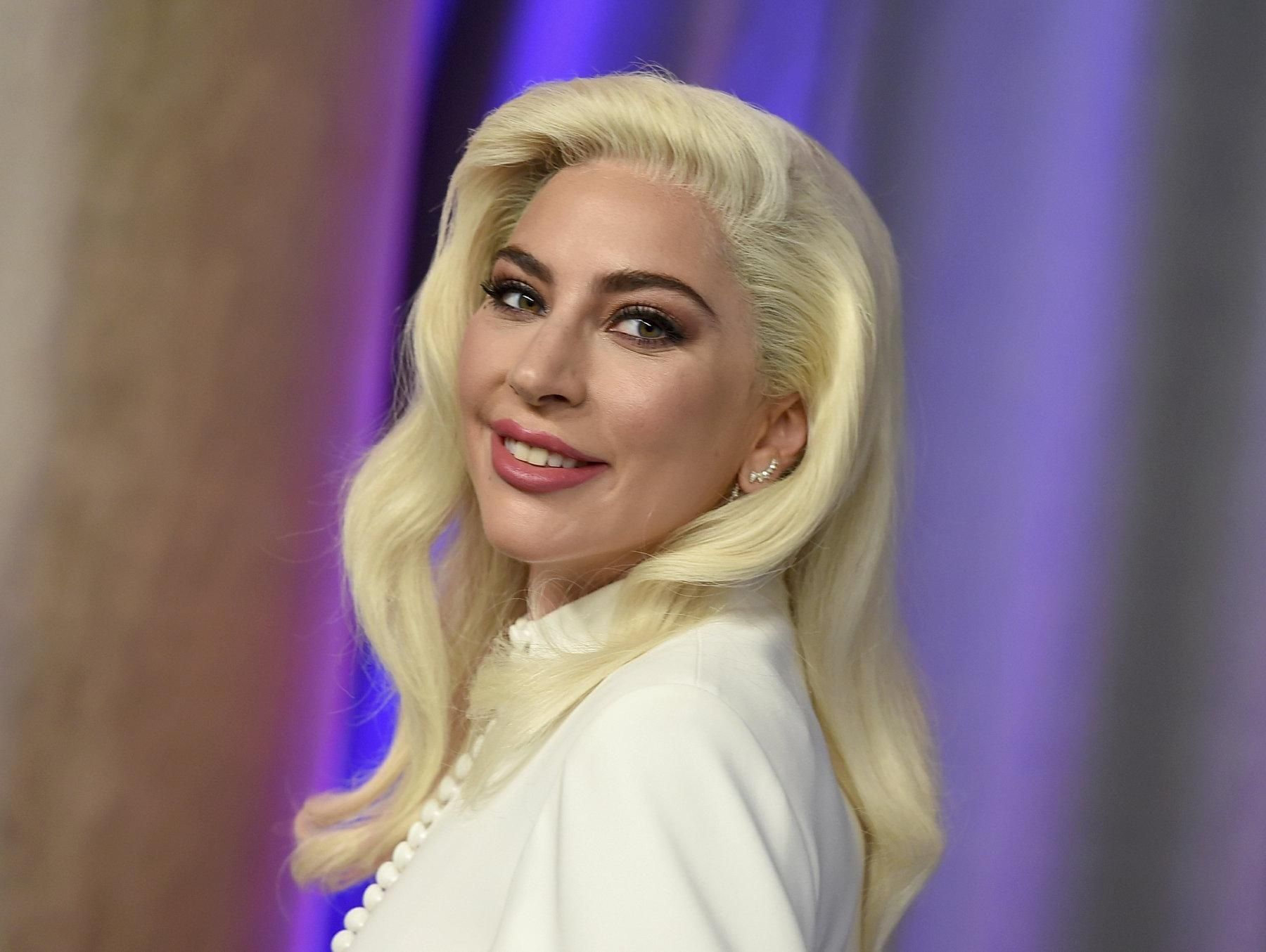 Lady Gaga venderá su línea de maquillaje por Amazon