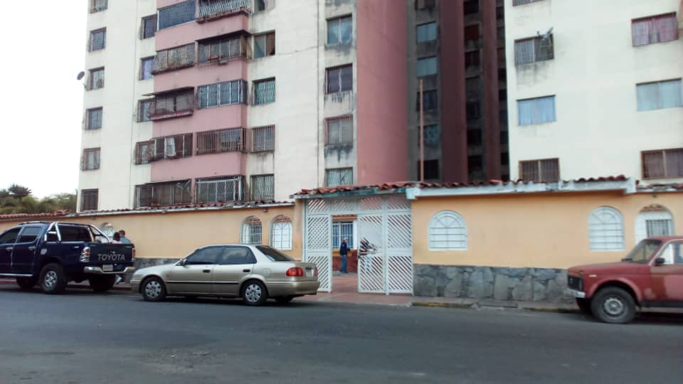 Vecinos de residencias Miraflores  denuncian cobros en dólares