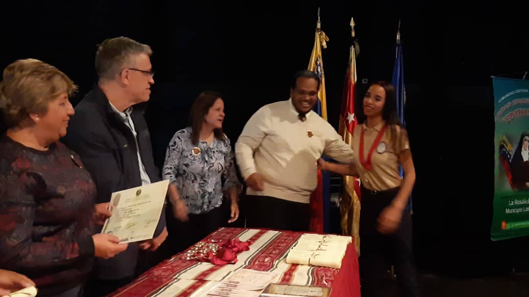 42 nuevos bachilleres de la UEP Edith Stein celebran acto de graduación