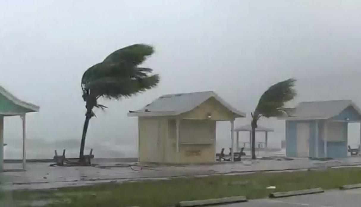 Al menos un muerto deja huracán Dorian en Bahamas tras su demoledor paso