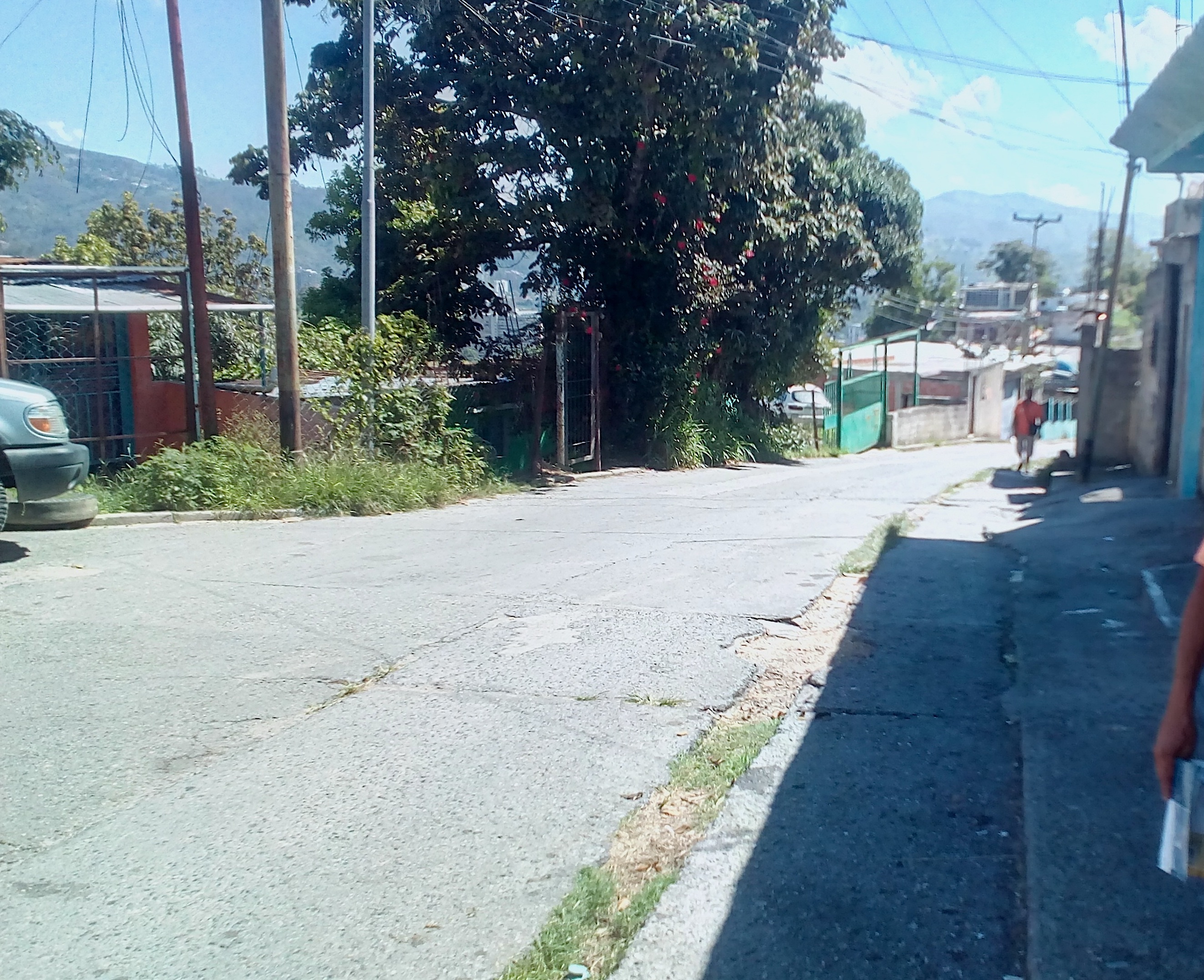 Vecinos obligados a botar la basura lejos de sus casas