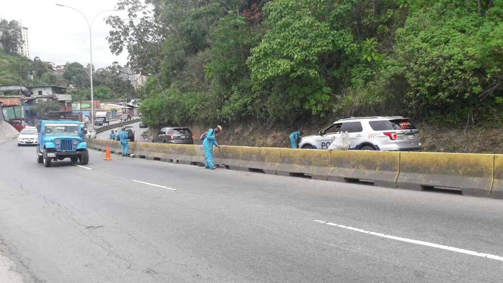 Limpian drenajes en la Panamericana