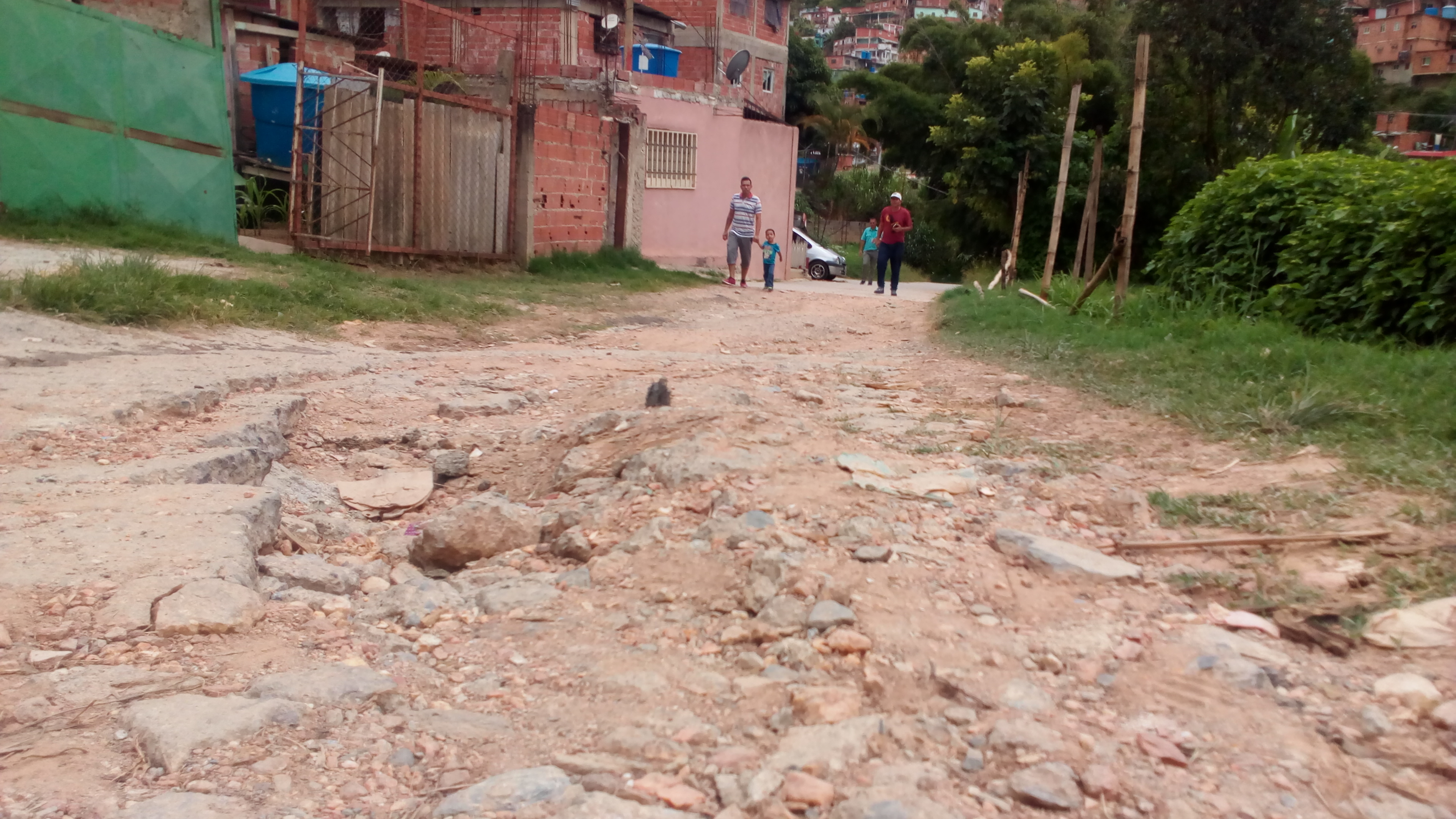 Deterioro de la vía genera molestias en La Fosforera