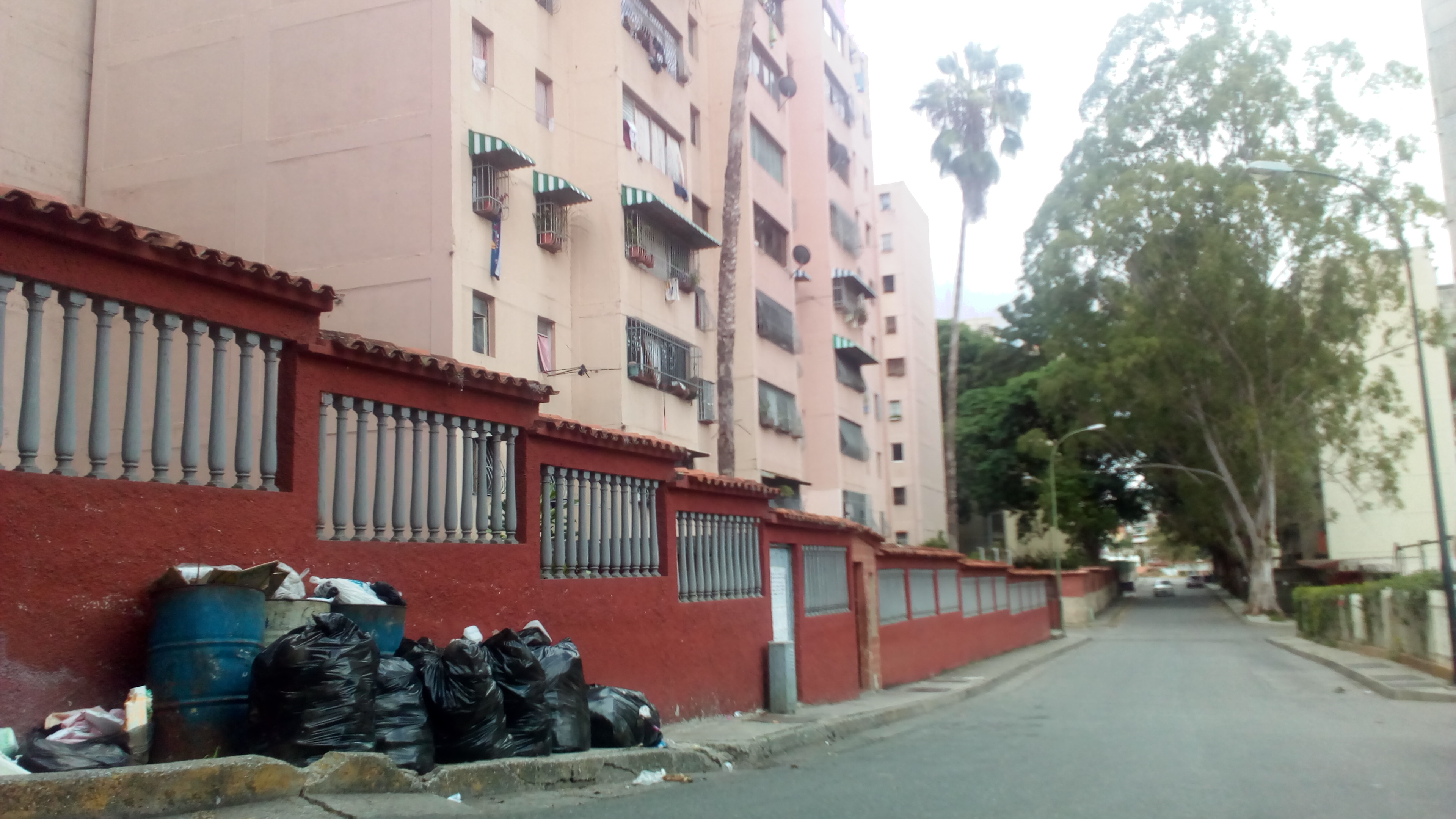 Piden contenedores de basura en la Simón Bolívar
