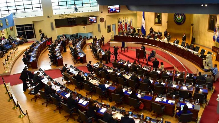 Aumenta la tensión entre el Ejecutivo y Legislativo en El Salvador