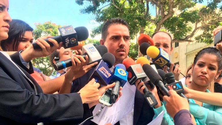 González negó que oposición busque retomar diálogo