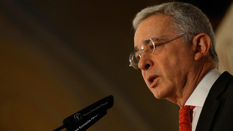 Corte Suprema vincula formalmente a Uribe en proceso por soborno