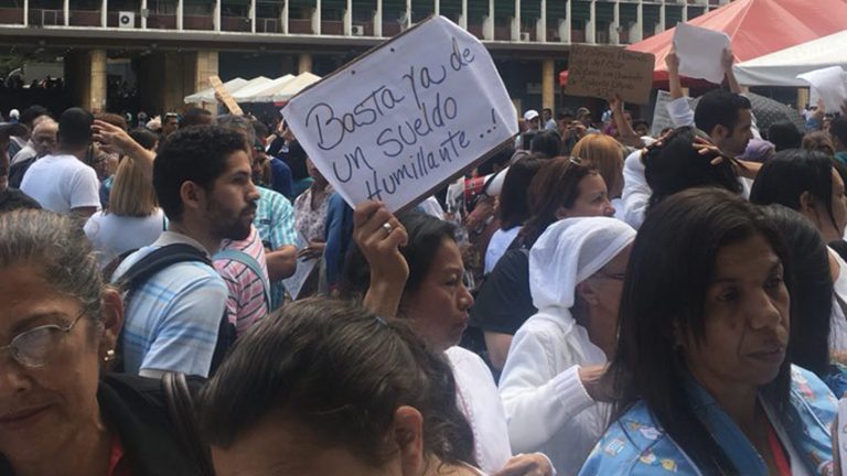Empleados de la salud exigen ajuste salarial