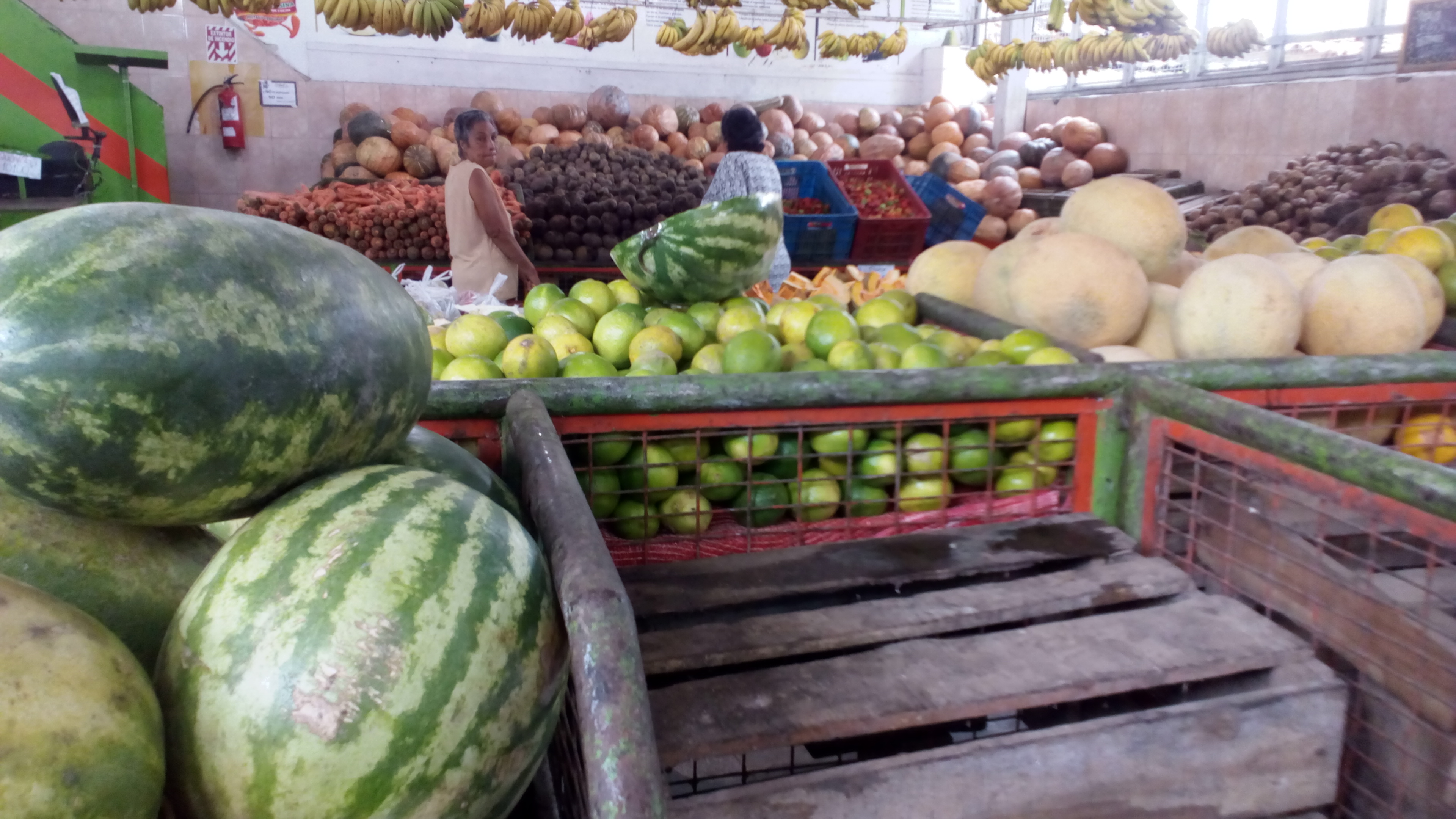 Suben precios de frutas tras ajuste salarial