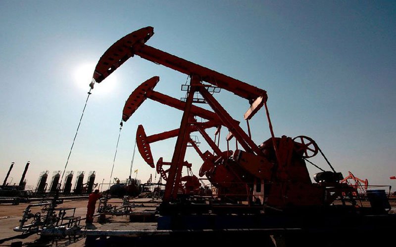 Precio de petróleo venezolano detiene caída y cierra en 51 dólares por barril