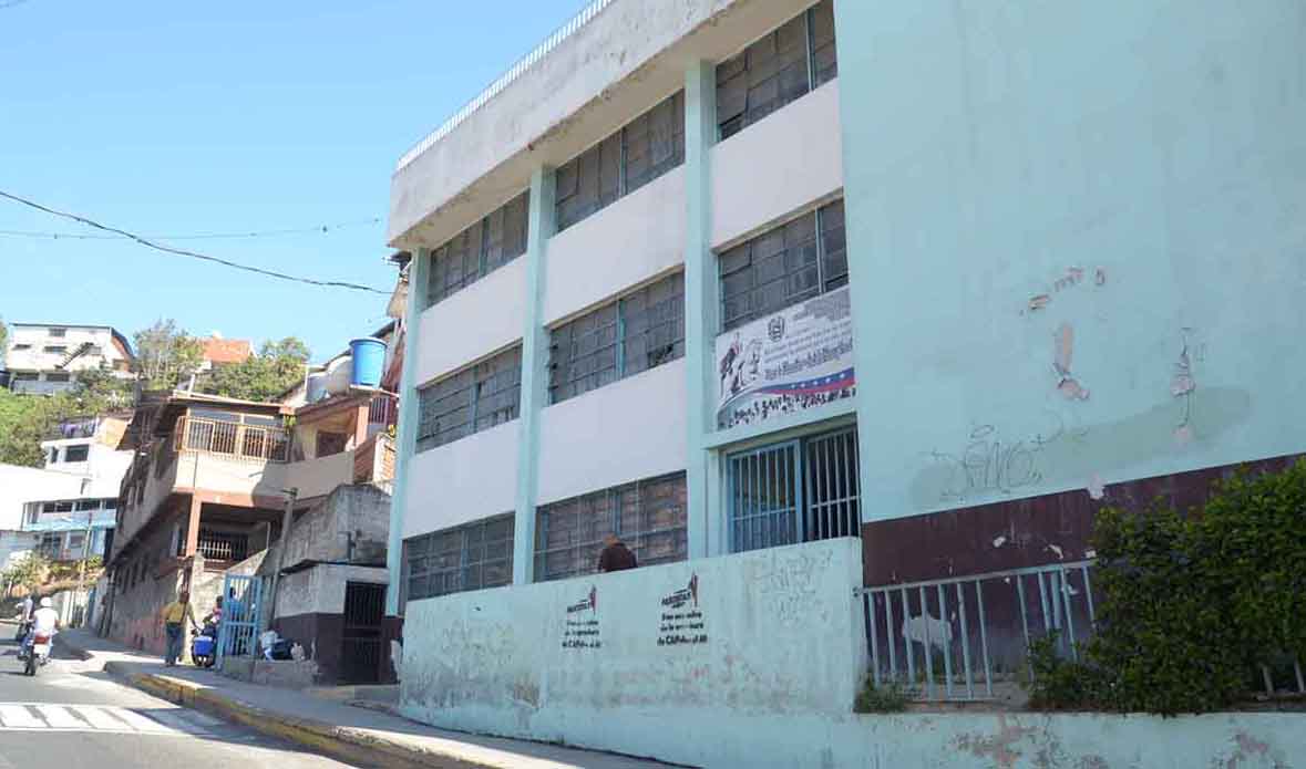 Suspenden clases en UE Guarenas por falta de agua