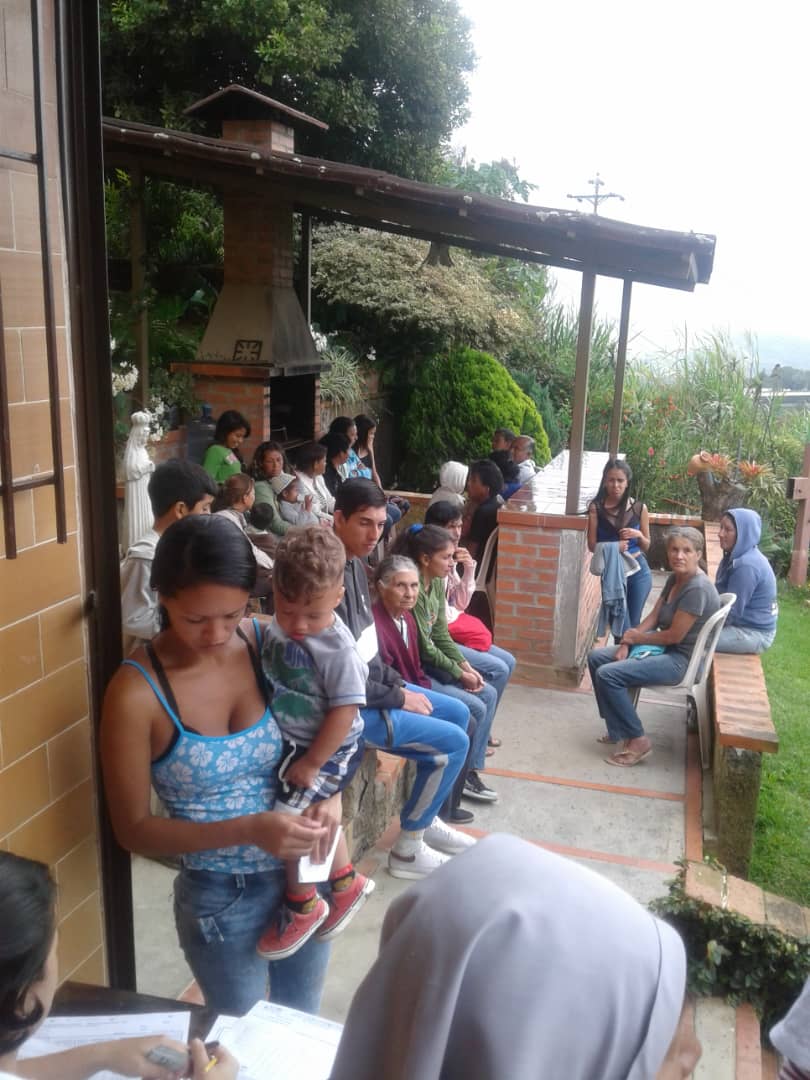 150 personas almuerzan  gratis en Pozo de Rosas