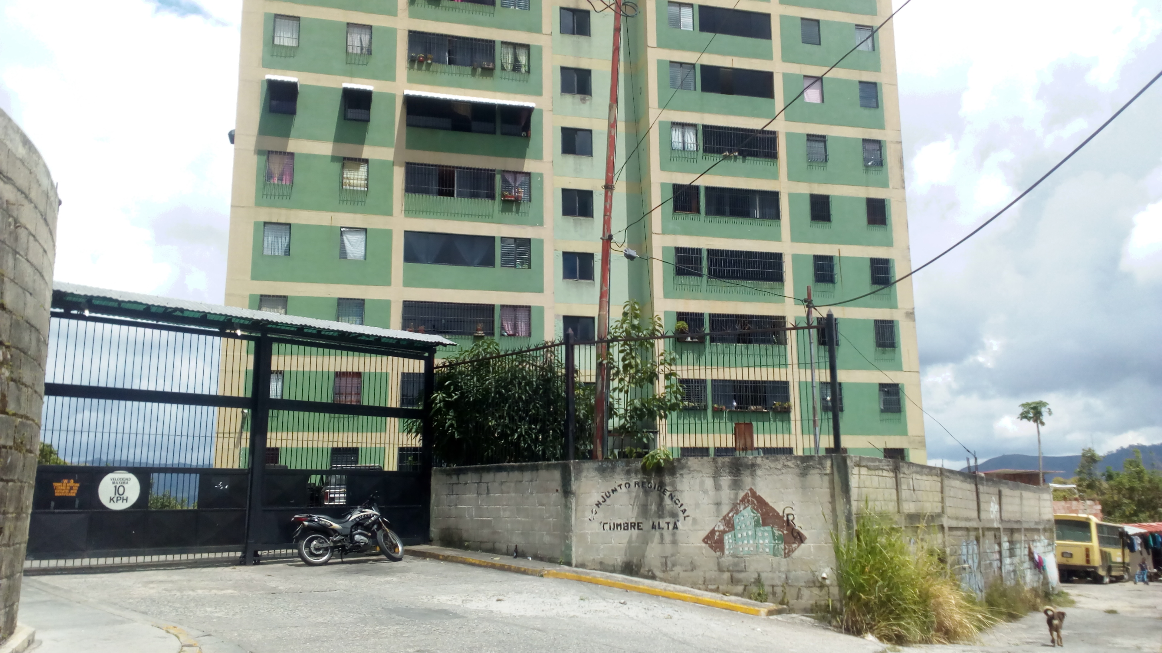 Desvalijan apartamento en residencias Cumbre Alta
