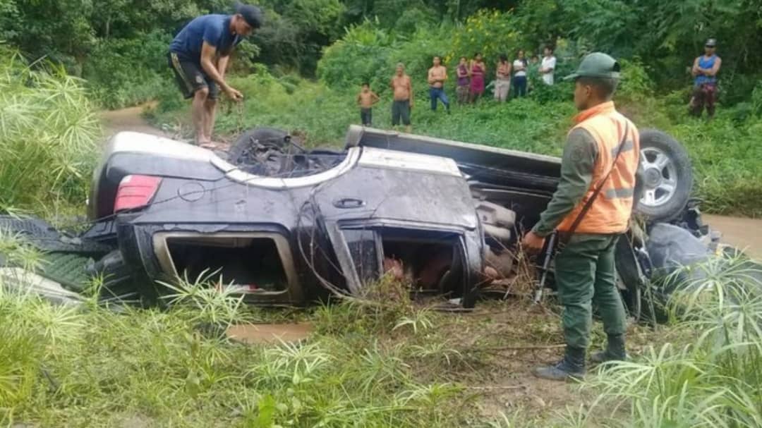 Cinco fallecidos deja accidente cerca de Paracotos