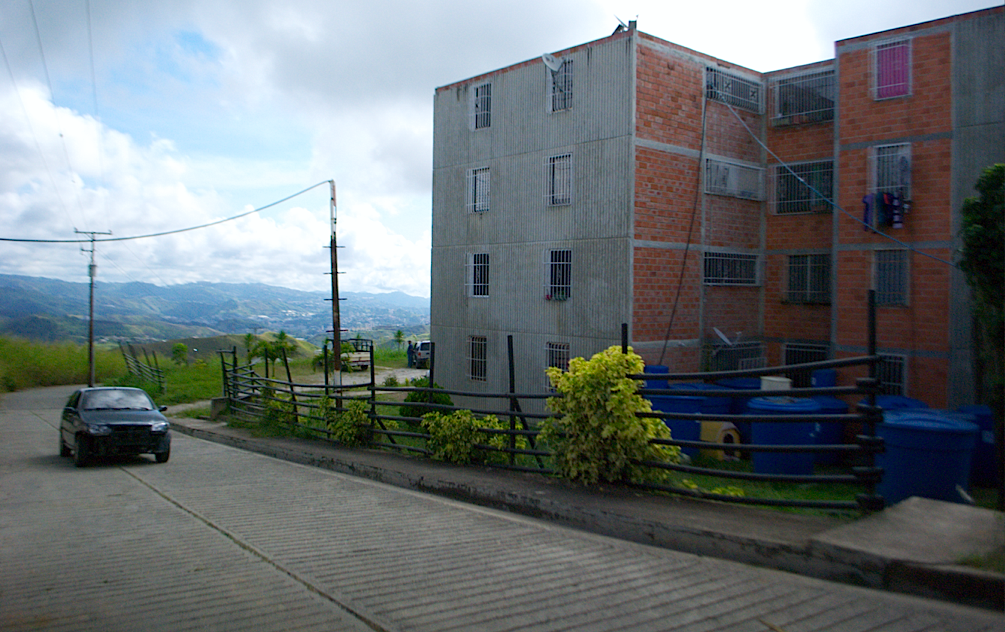 Vecinos de La Navera agobiados por falta de transporte