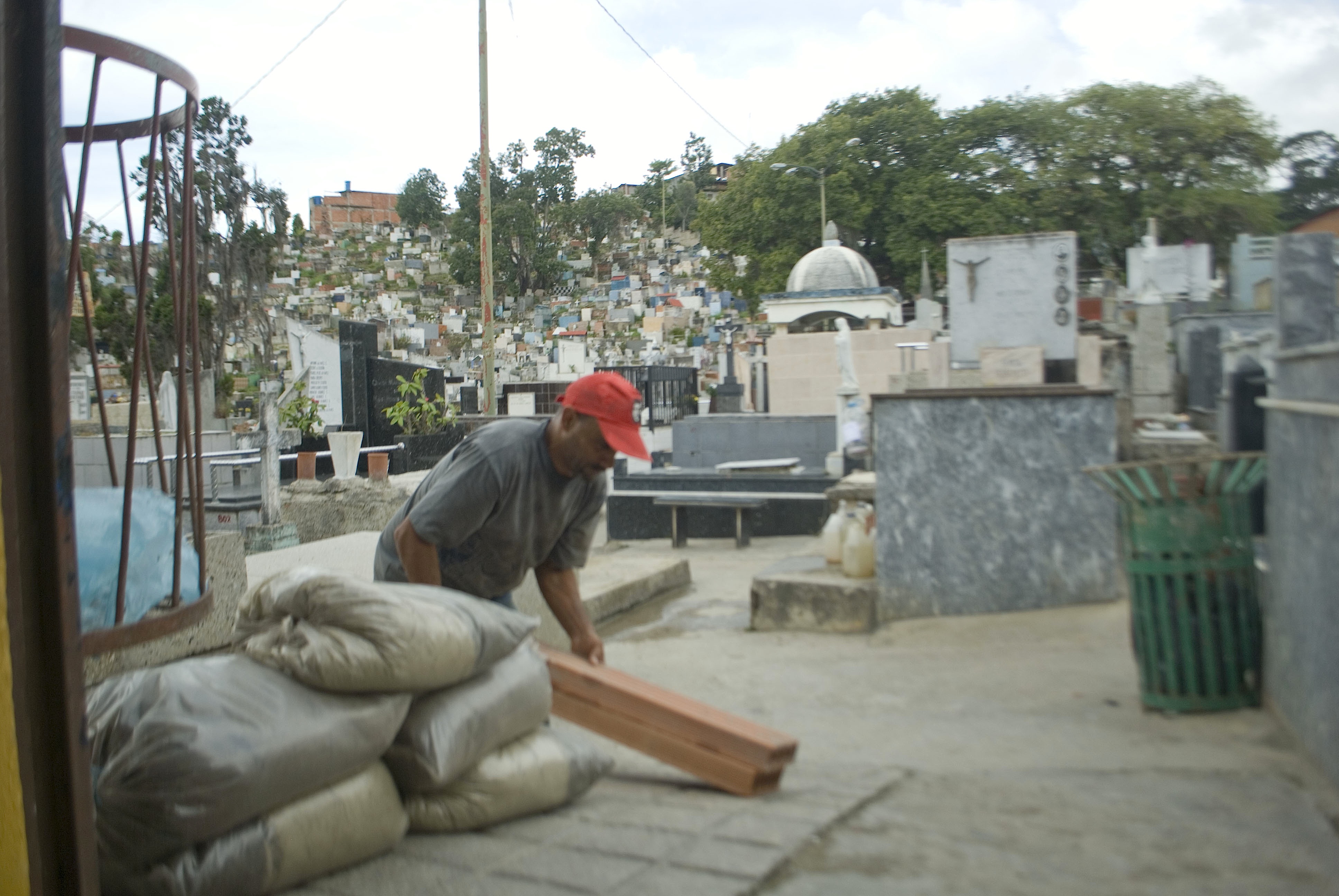 Cementerios se preparan para el Día de los Muertos