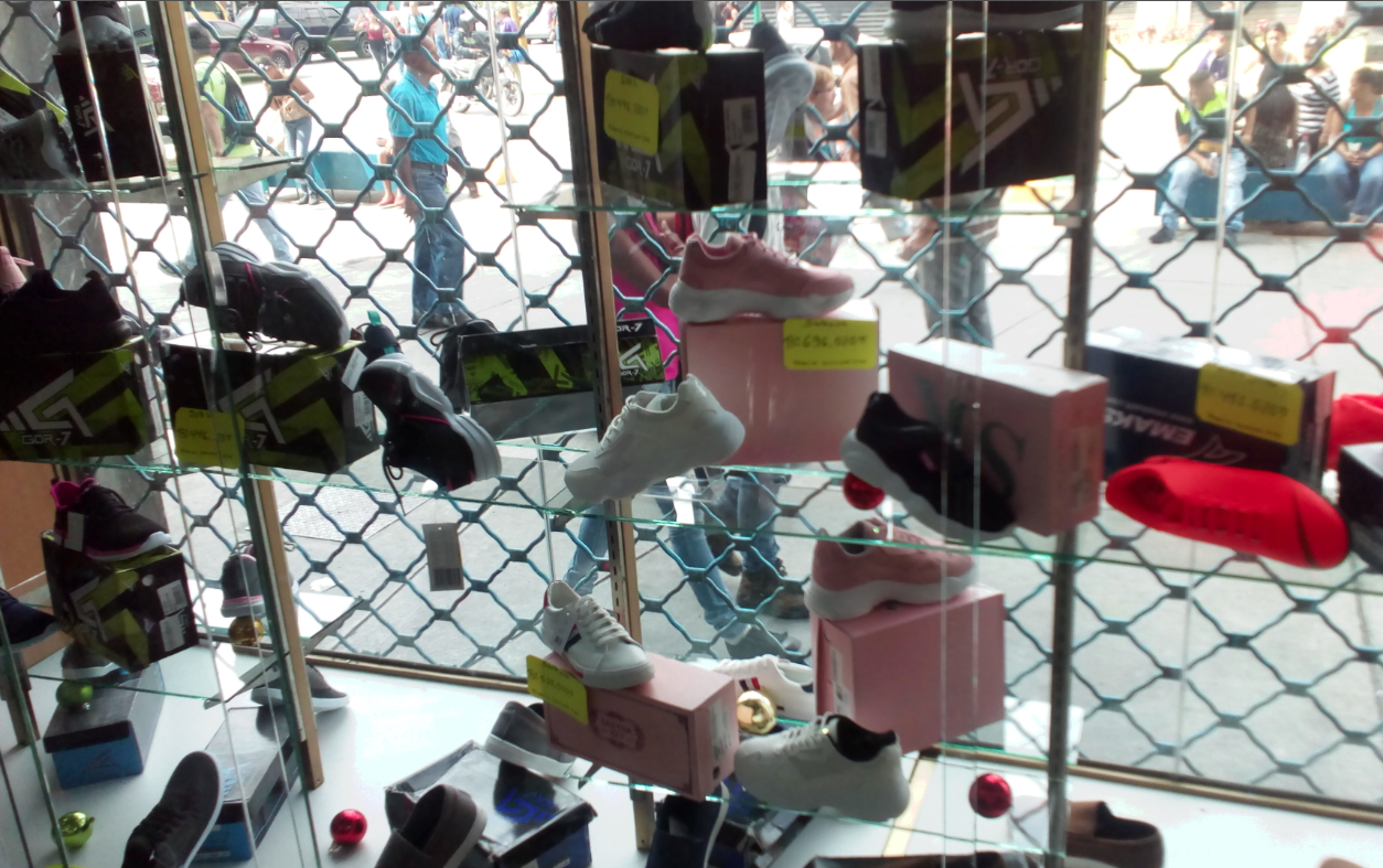 Un par de zapatos se consigue a partir de Bs. 250.000