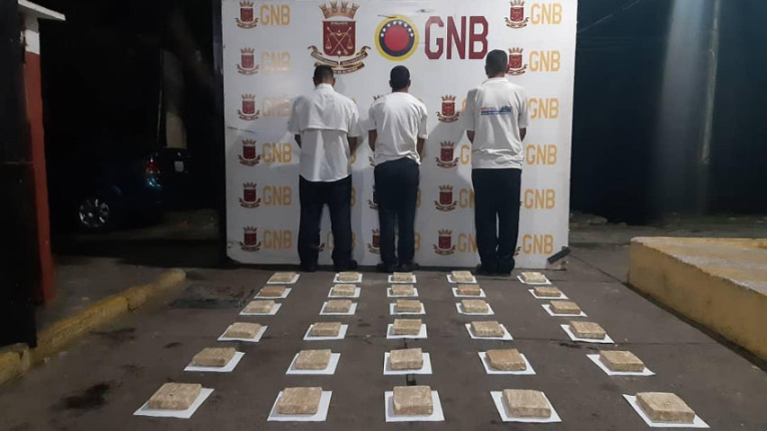 Incautan 17 mil kilos  de droga en un autobús