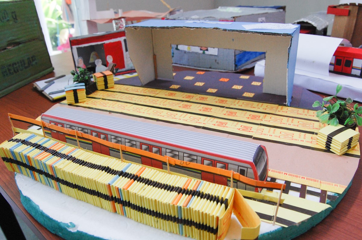 Becarán a alumnos ganadores de concurso convocado por el Metro