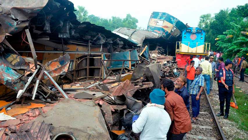 Al menos 16 muertos y 58 heridos en accidente de tren en Bangladesh