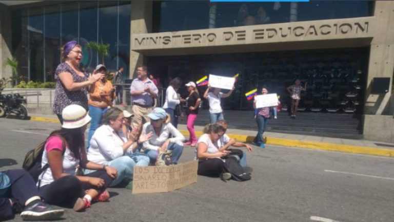 Docentes volverán a las calles el jueves