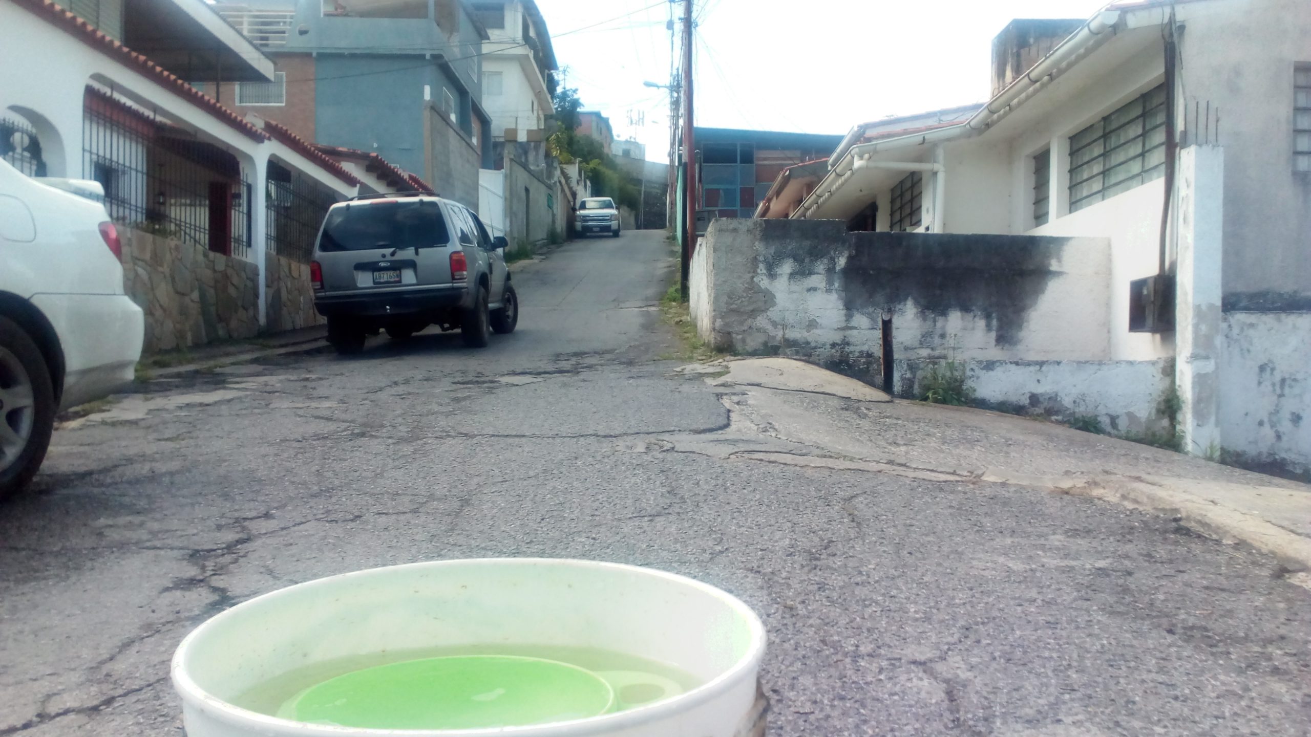 Sufren por agua en calle La Bonanza