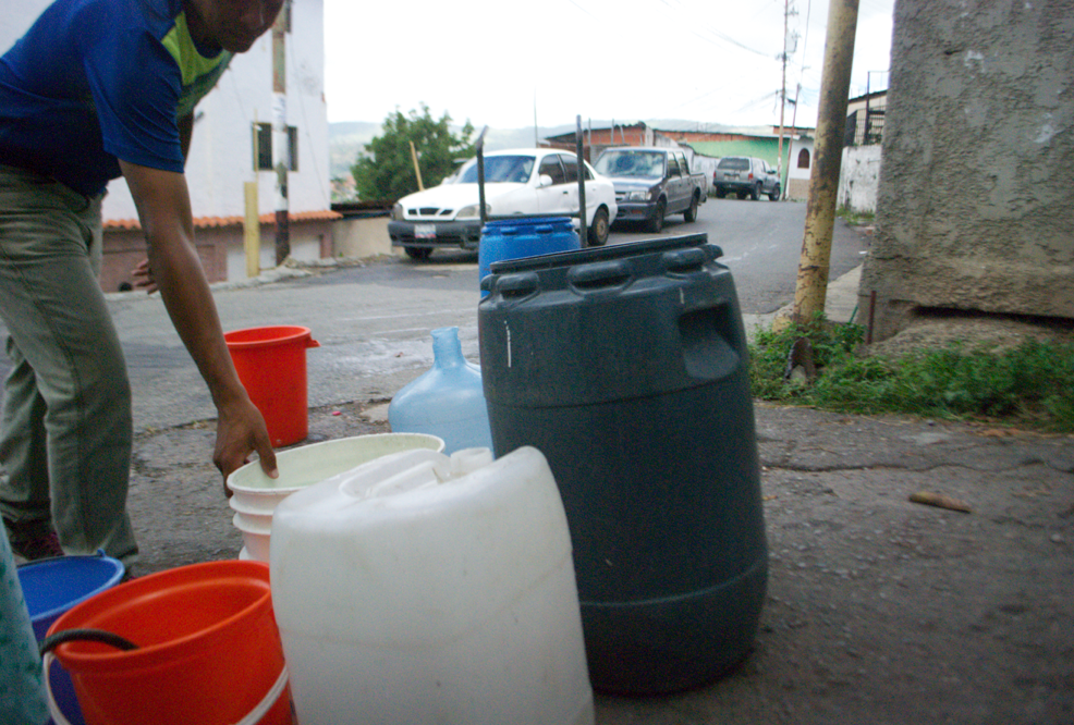 Claman por agua en El Panadero parte alta