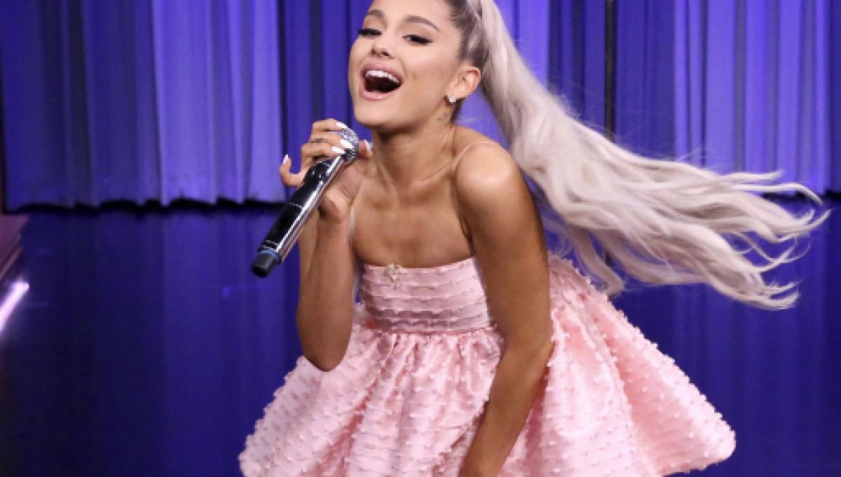 Ariana Grande lanza producción discográfica en concierto