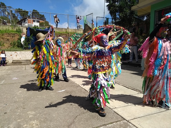 Con bailes cierran proyectos en Escuela Básica Los Salias