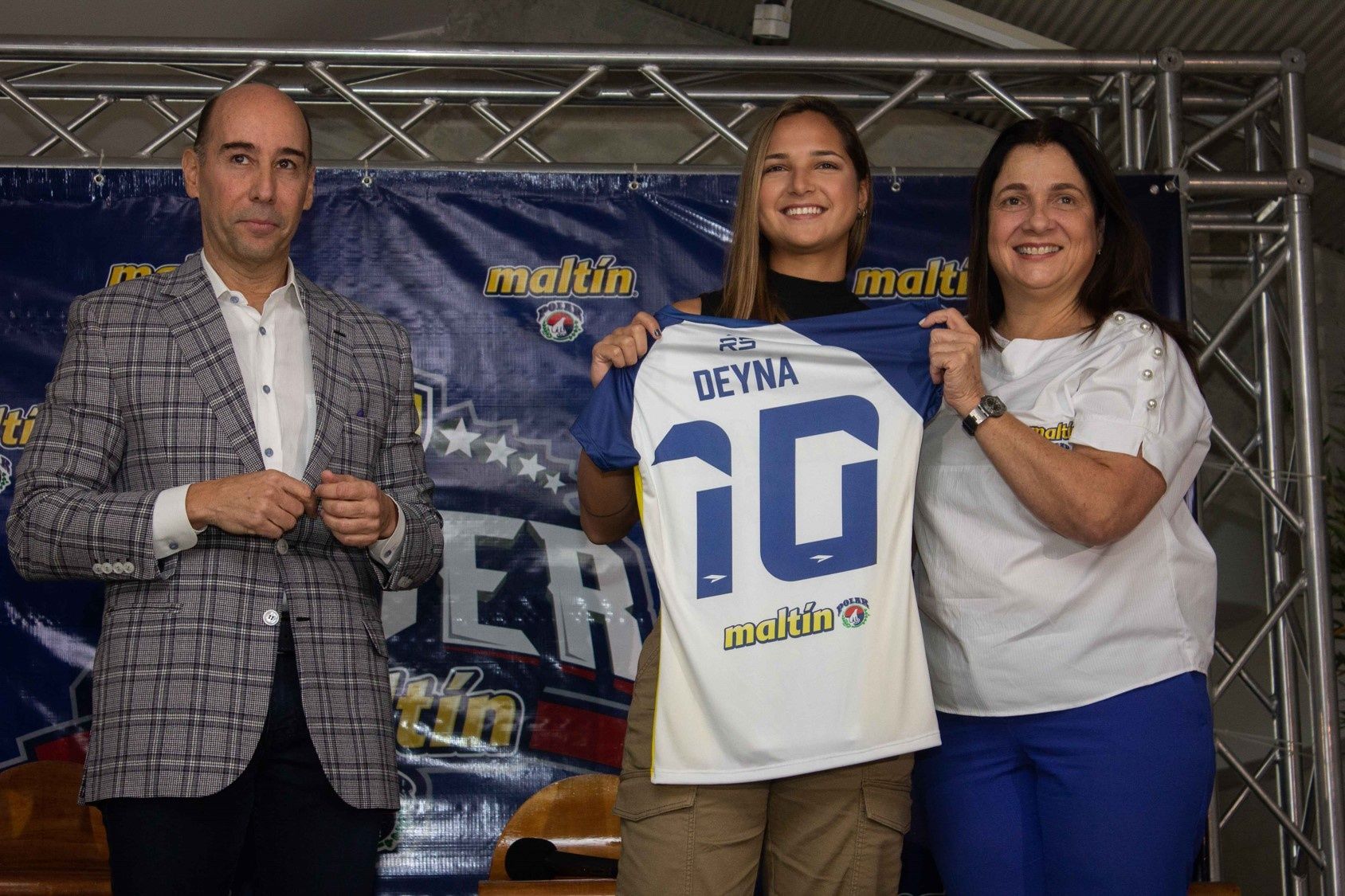 Deyna Castellanos nueva líder