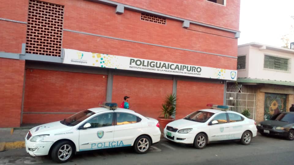 “El policía preso y otros tres están en proceso de destitución”