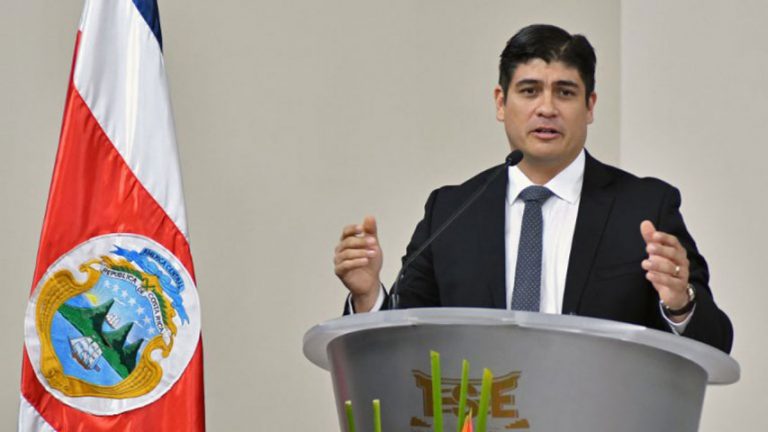 Presidente de Costa Rica sancionó ley para evitar abusos en huelgas públicas