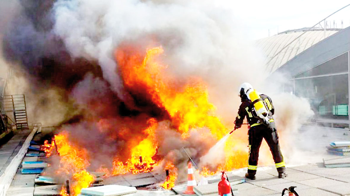 Cierran aeropuerto español de Alicante por incendio en una cubierta