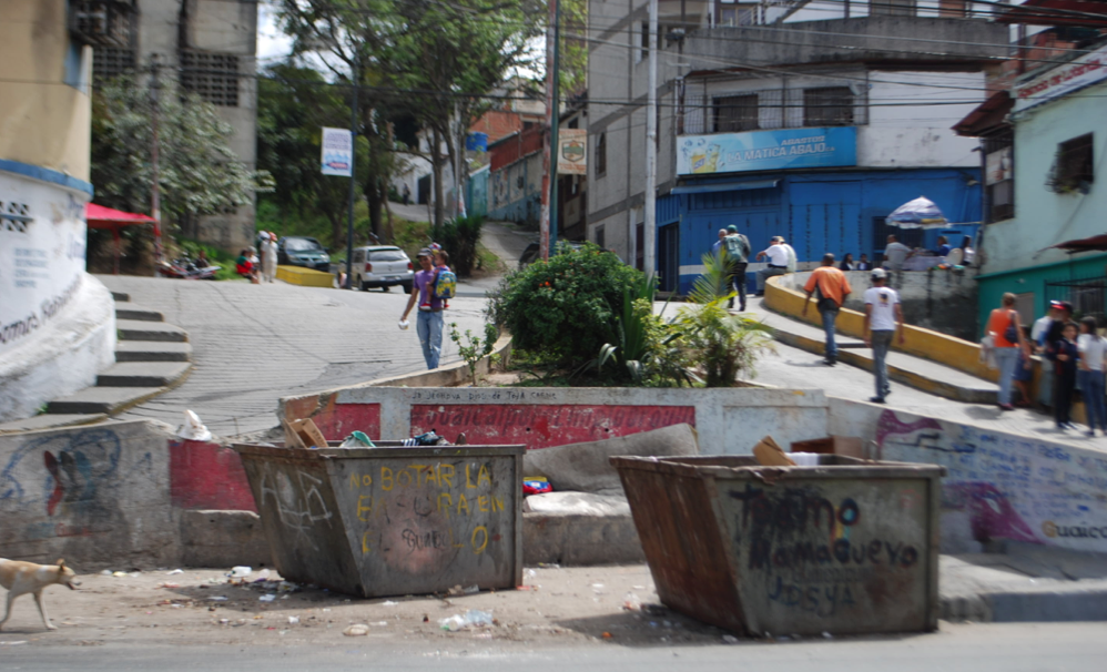 “Hay que caminar hasta el puente Negro Primero para arrojar la basura”