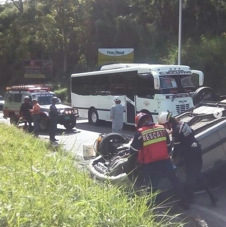 Se volcó un carro en la Panamericana