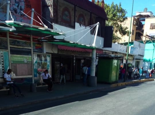 Alcaldía reubica paradas de autobuses de la Independencia