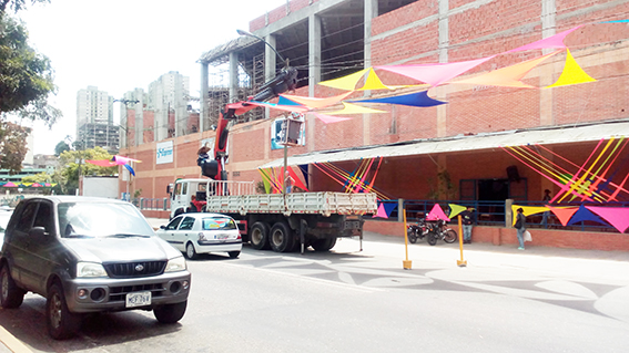 En Automercado Express se preparan para recibir el carnaval