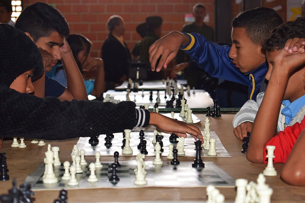 Alumnos de 50 planteles participan en festival de ajedrez