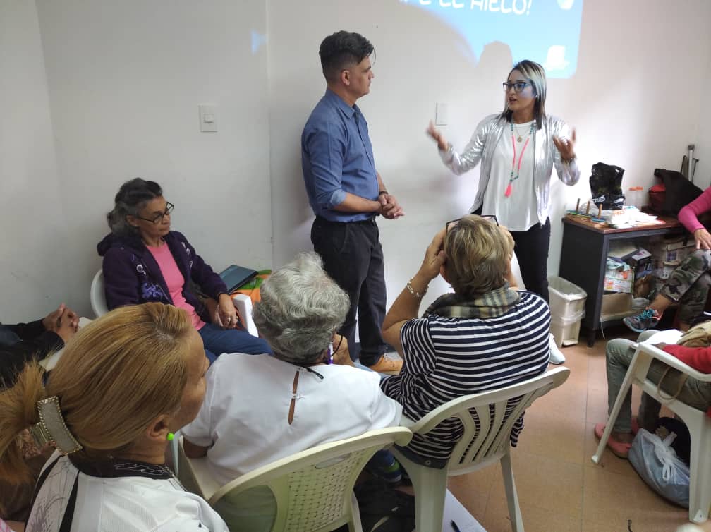 Capacitan a adultos mayores en materia de liderazgo