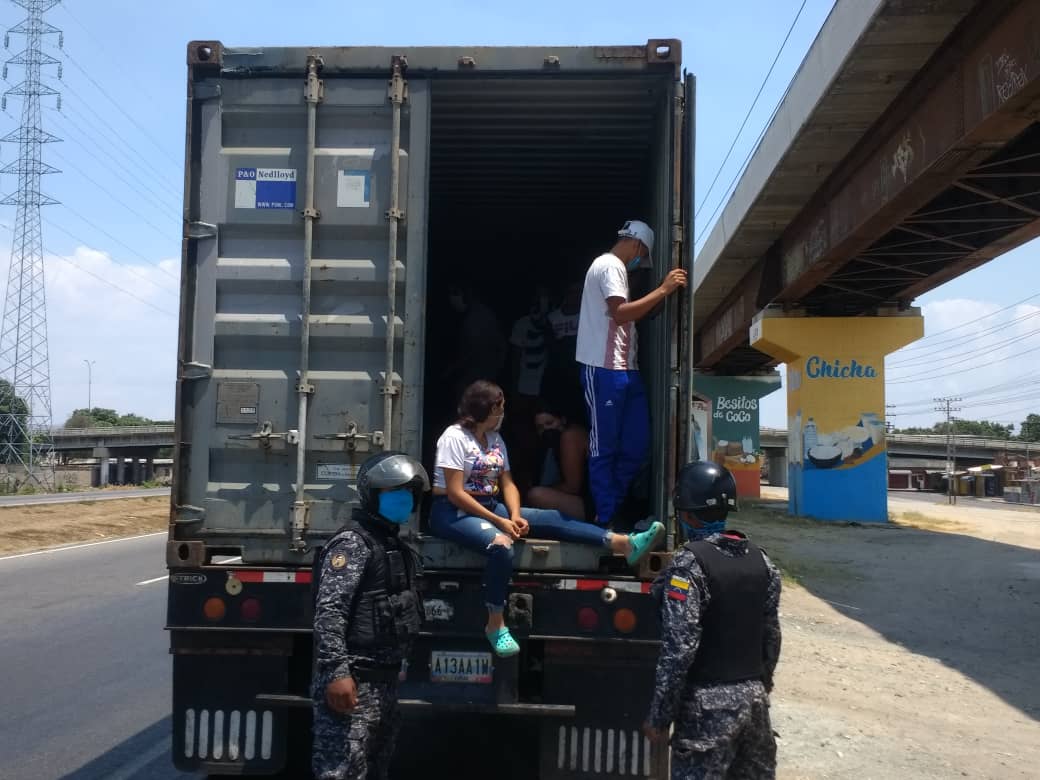 Camión transportaba a 21 personas hacia Caracas