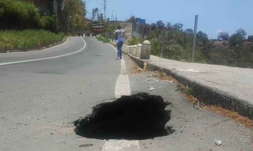 Hueco amenaza con incomunicar parte de Guaremal