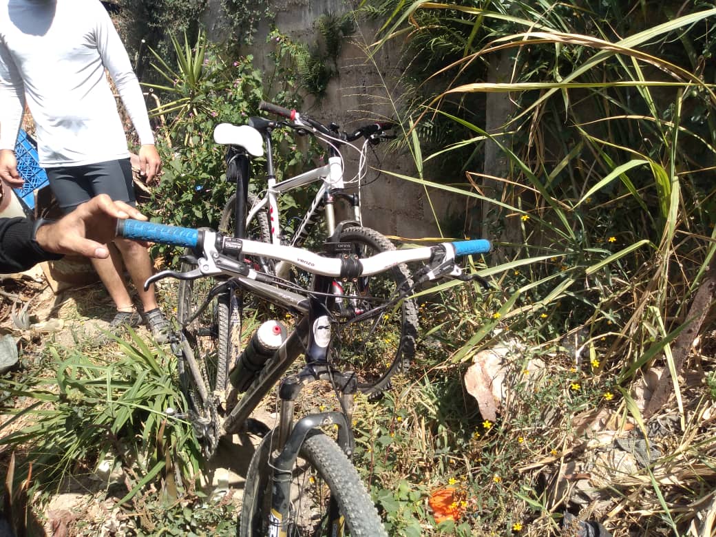 Atracan a ciclistas  en vía a La Culebra