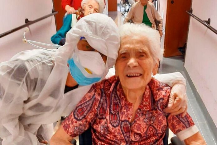 Italiana de casi 104 años se recupera con “fe” de Covid-19