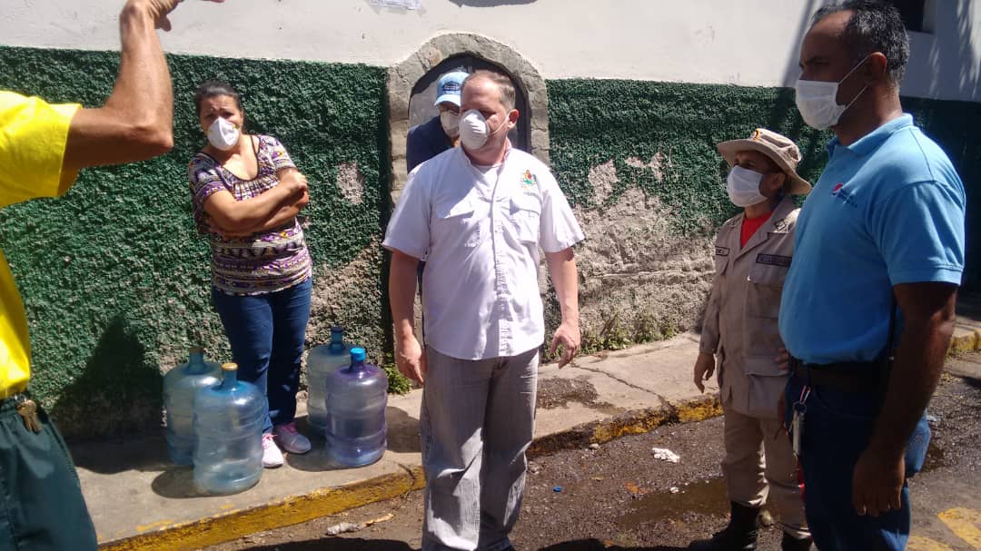 Concejo se une a distibución de agua en Guaicaipuro