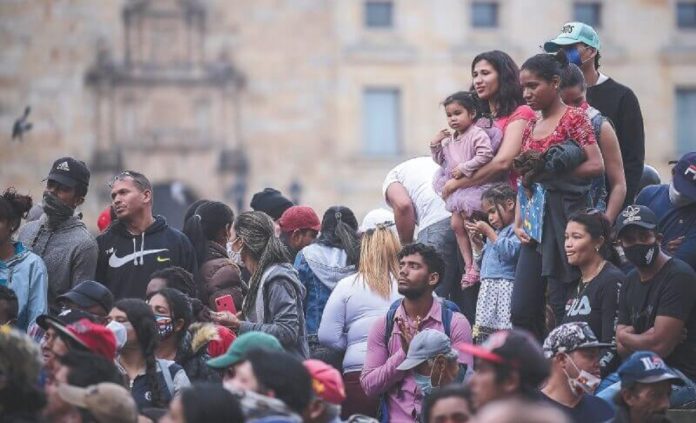 Desalojan a 200 venezolanos en Bogotá