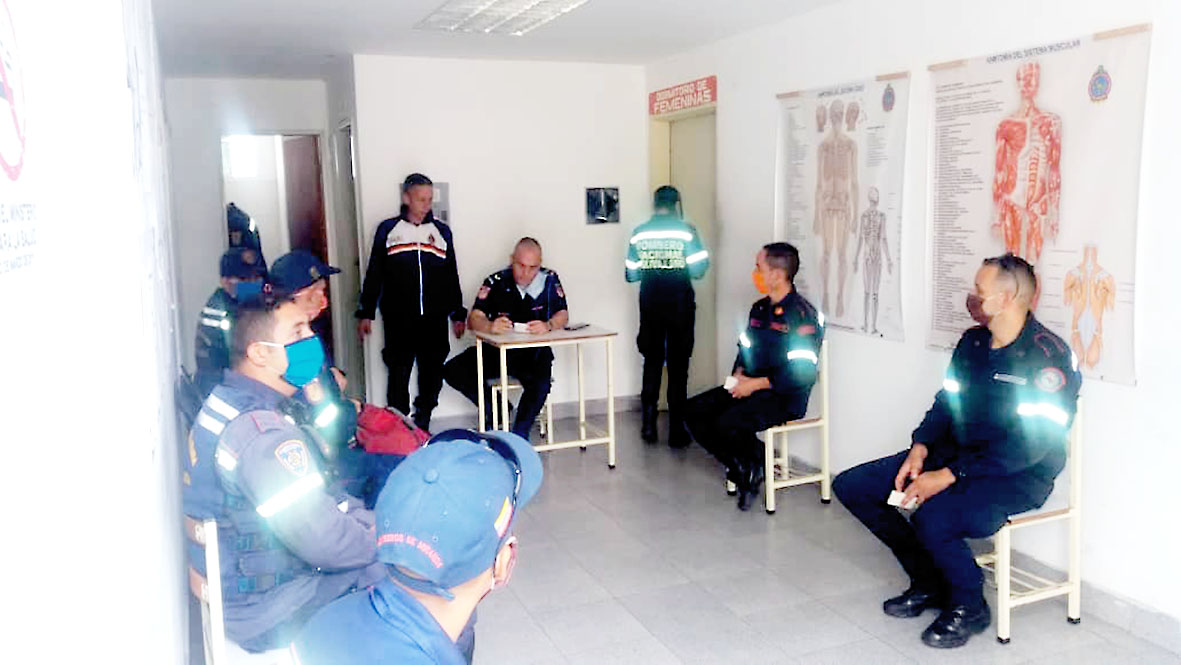 Realizan despistaje a funcionarios bomberiles