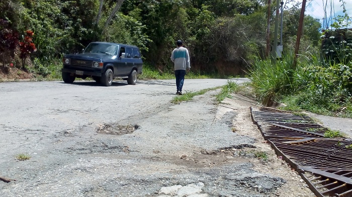 En Puinki padecen por mal estado de la vialidad