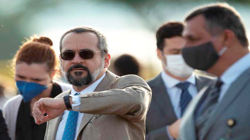 Renunció el ministro de Educación de Bolsonaro