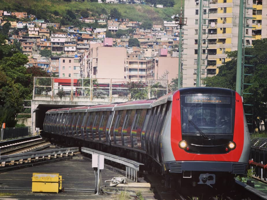 Activan unidades de contingencia tras cierre del Metro